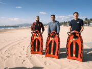 Cambrils implementarà taules salvavides de darrera generació com a prova pilot a tres platges cambrils_lifeboard_socorristes