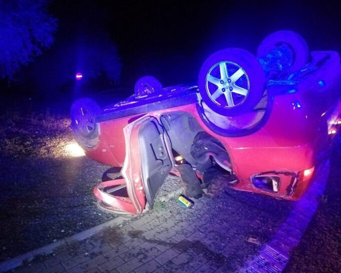 Detingut per fugir d’un control a la Selva del Camp i acabar bolcant el cotxe a Reus