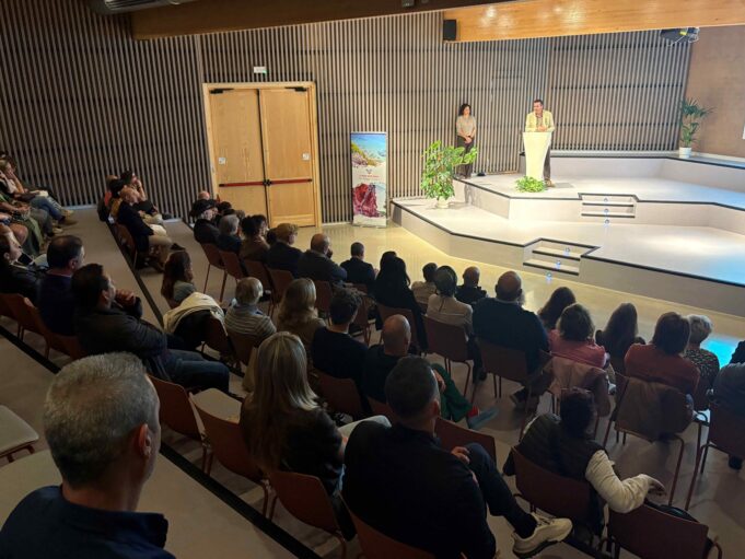 Mont-roig Miami Turisme estrena nova imatge de marca i la campanya “Fem bategar la terra”