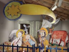 Un gran pessebre de Pilarín Bayès decora la Torre Vella de Salou