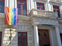Reus commemora el Dia de l’Orgull LGBTI amb la penjada del domàs i la lectura de manifestos