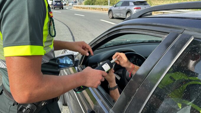 Un tarragoní enxampat conduint begut dues vegades en una tarda a La Rioja